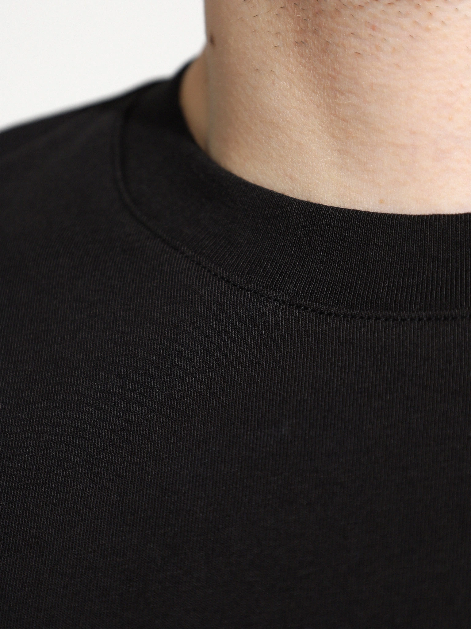 Футболка черного цвета с длинным рукавом из хлопка